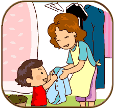 Сын помогает маме стирать одежду